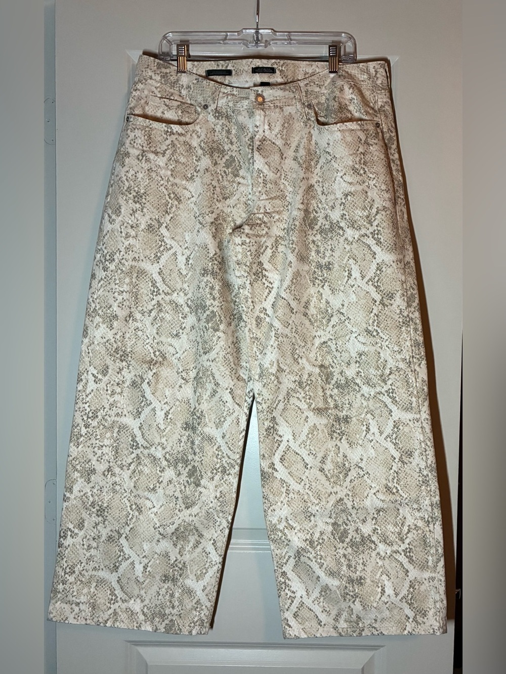 Wild Fable Low Rise Baggy Jeans in Snakeskin Print Pattern Size 12 - Picture 2 of 5